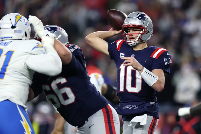 FOXBOROUGH, MASSACHUSETTS - JANUARY 11: Drake Maye #10 of the New England Patriots passes the ball against the Los Angeles Chargers during the second half of the AFC Wild Card Playoff game at Gillette Stadium on January 11, 2026 in Foxborough, Massachusetts. (Photo by Sarah Stier/Getty Images)