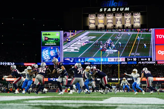 Jan 11, 2026; Foxborough, MA, USA; New England Patriots quarterback Drake Maye (10) hands the ball off to New England Patriots running back Treveyon Henderson (32) during the first quarter against the Los Angeles Chargers in an AFC Wild Card Round game at Gillette Stadium. Mandatory Credit: David Butler II-Imagn Images