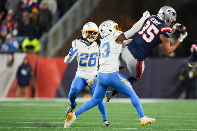Jan 11, 2026; Foxborough, MA, USA; New England Patriots tight end Hunter Henry (85) makes a catch as Los Angeles Chargers safety Tony Jefferson (23) defends during the third quarter in an AFC Wild Card Round game at Gillette Stadium. Mandatory Credit: David Butler II-Imagn Images
