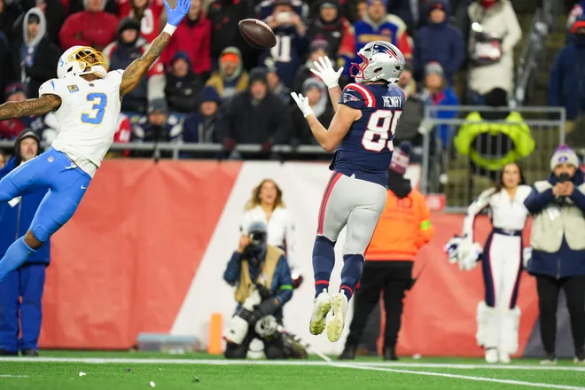 Jan 11, 2026; Foxborough, MA, USA; New England Patriots tight end Hunter Henry (85) makes a catch for a touchdown during the fourth quarter against the Los Angeles Chargers in an AFC Wild Card Round game at Gillette Stadium. Mandatory Credit: David Butler II-Imagn Images
