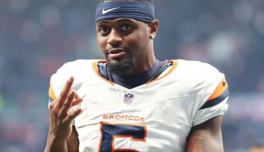 7 ex-players become free agents after contracts expire