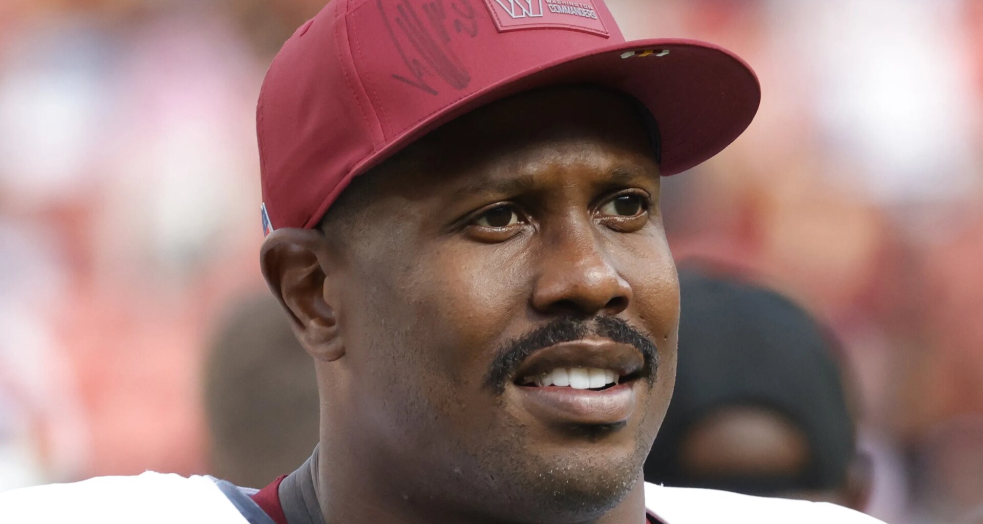 Von Miller wants to sign with Denver Broncos