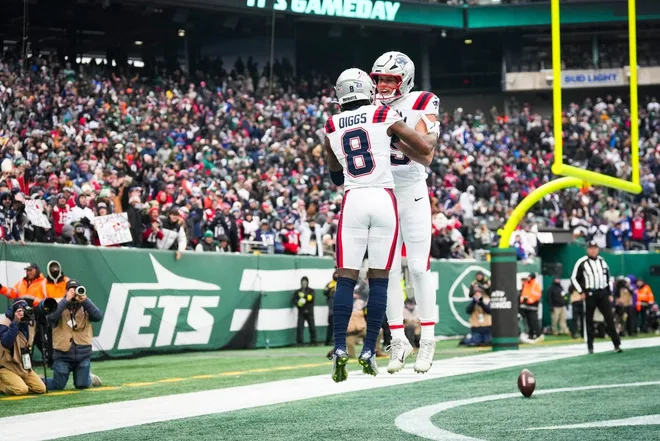 New England Patriots wide receiver Stefon Diggs (8) and New England Patriots tight end Hunter Henry (85) celebrate in the end zone during a game against the New York Jets at MetLife Stadium, Dec 28, 2025, East Rutherford, NJ, USA.