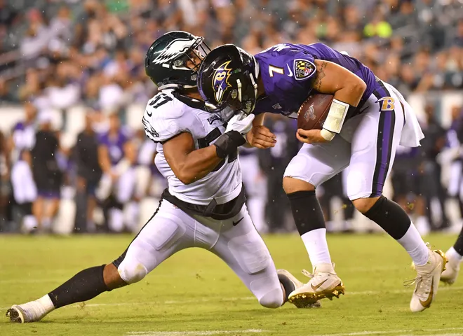 Philadelphia Eagles linebacker T.J. Edwards tackles Baltimore Ravens quarterback Trace McSorley.