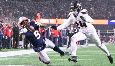 Camera angle shows DeMeco Ryans' reaction to Kayshon Boutte catch