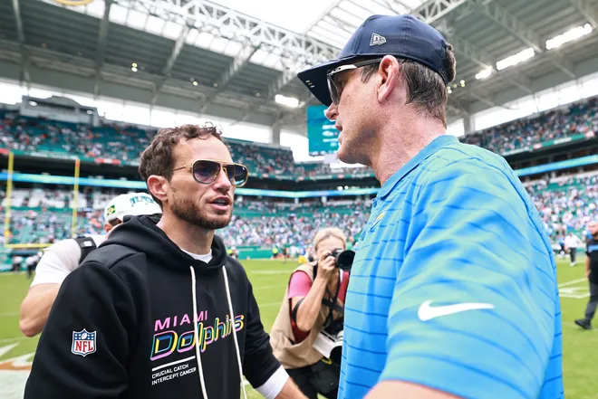 MIAMI GARDENS, FLORIDA - OCTOBER 12: Head coach Mike McDaniel of the Miami Dolphins and head coach Jim Harbaugh of the Los Angeles Chargers talk after the game at Hard Rock Stadium on October 12, 2025 in Miami Gardens, Florida. (Photo by Carmen Mandato/Getty Images)