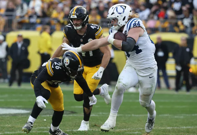 Nov 2, 2025; Pittsburgh, Pennsylvania, USA; Indianapolis Colts tight end Tyler Warren (84) runs after a catch as Pittsburgh Steelers linebacker Payton Wilson (41) and cornerback Brandin Echols (26) defend during the fourth quarter at Acrisure Stadium. Mandatory Credit: Charles LeClaire-Imagn Images