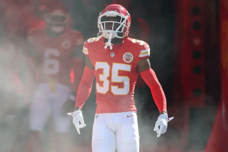 September 28, 2025: Kansas City Chiefs cornerback Jaylen Watson 35 is introduced before an NFL, American Football Herren, USA football game against the Baltimore Ravens at GEHA Field at Arrowhead Stadium in Kansas City, MO. /CSM Kansas City United States of America – ZUMAc04_ 20250928_zma_c04_385 Copyright: xDavidxSmithx