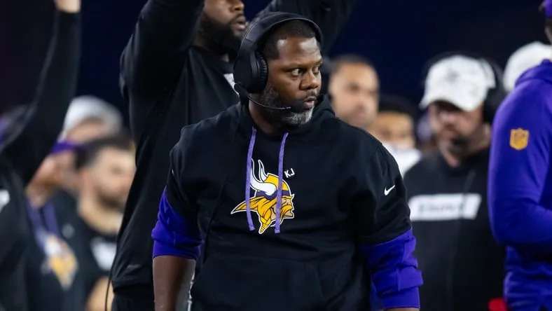 Vikings defensive backs coach Daronte Jones on the sideline during a playoff game.