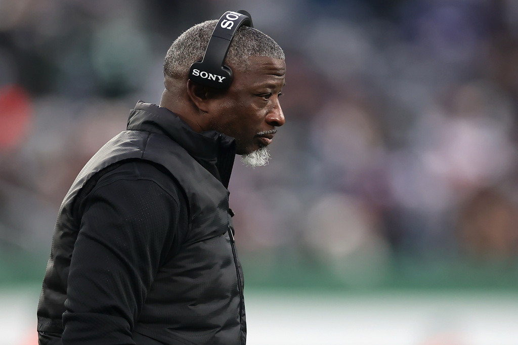 Calling defensive might not be the worst thing for Jets' Aaron Glenn