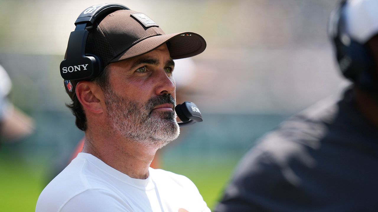 Cleveland Browns head coach Kevin Stefanski watches action during the first half of an NFL preseason football game against the Philadelphia Eagles on Saturday, Aug. 16, 2025, in Philadelphia. (AP Photo/Chris Szagola)