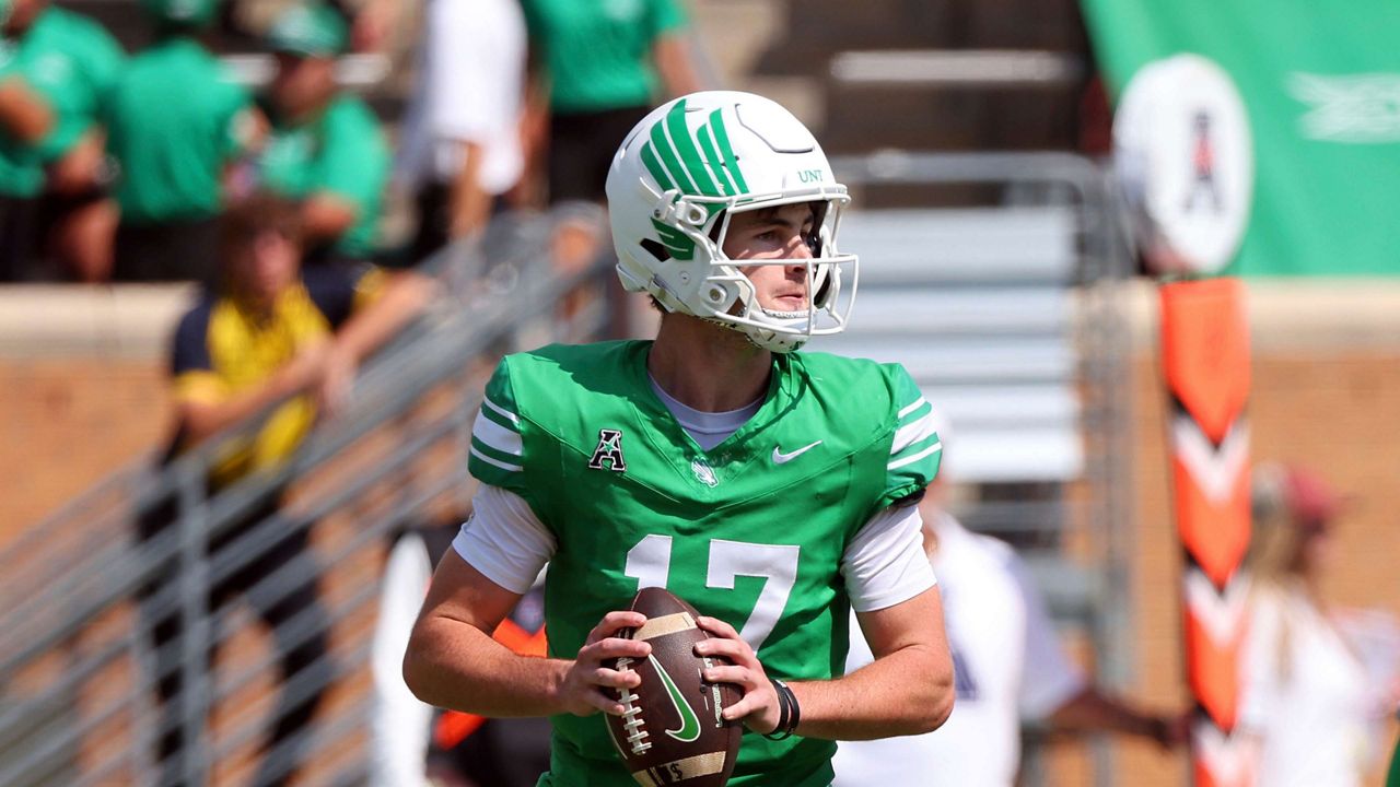 North Texas quarterback Drew Mestemaker (17) looks for an open receiver against Washington State during an NCAA football game on Sept. 13, 2025, in Denton, Texas. (AP Photo/Richard W. Rodriguez)