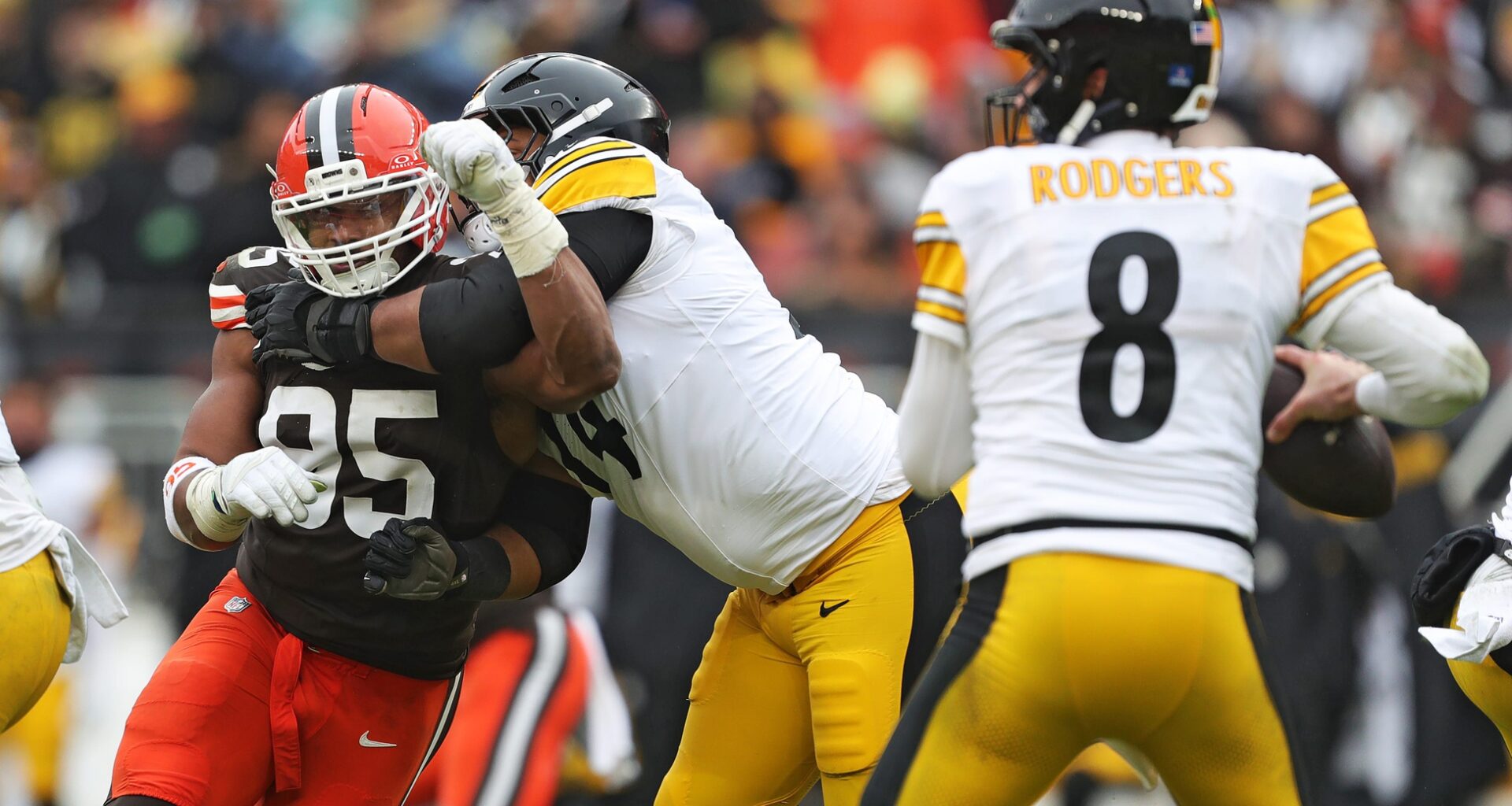 Steelers QB Aaron Rodgers might re-think retirement