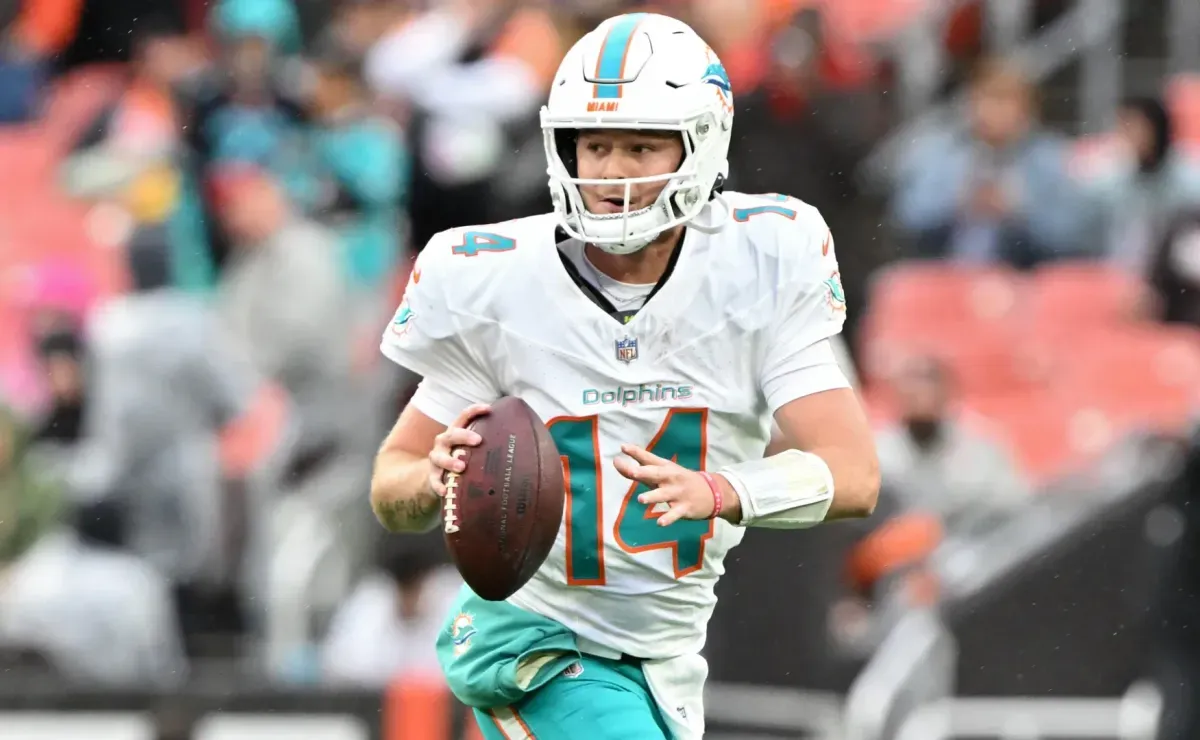 Dolphins sign new QB behind Quinn Ewers with Tua Tagovailoa seemingly done in Miami