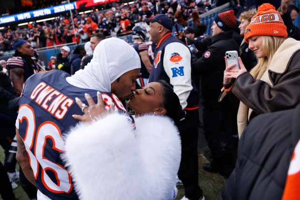 Chicago Bears safety Jonathan Owens (36) kisses his wife Simone Biles before the Bears play the Detroit Lions at Soldier Field Sunday Jan. 4, 2026 in Chicago. (Armando L. Sanchez/Chicago Tribune)