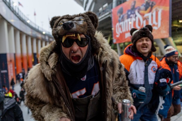 Fans arrive before the Chicago Bears face the Los Angeles Rams on Jan. 18, 2026, in an NFC divisional playoff game at Soldier Field. (Brian Cassella)