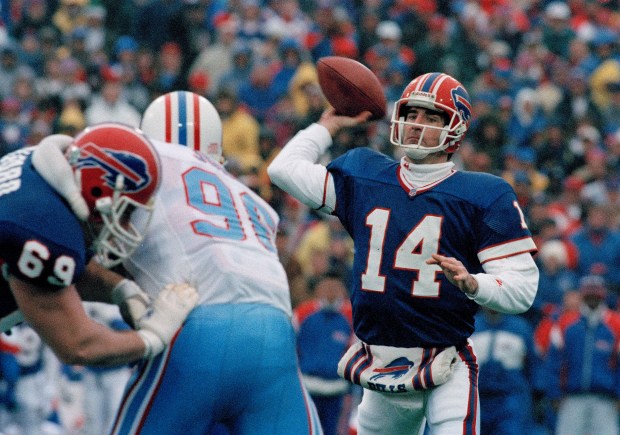 Quarterback Frank Reich passes against the Oilers during the Bills' rally from a 32-point deficit to win an AFC playoff game Jan. 3, 1993, in Orchard Park, N.Y. (John Hickey/AP)