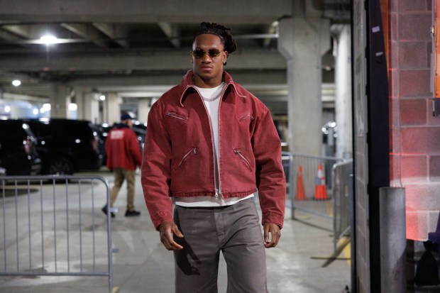 Chicago Bears linebacker Tremaine Edmunds walks to the locker room before playing the Green Bay Packers in a NFC wild-card game at Soldier Field Jan. 10, 2026, in Chicago. (Armando L. Sanchez/Chicago Tribune)