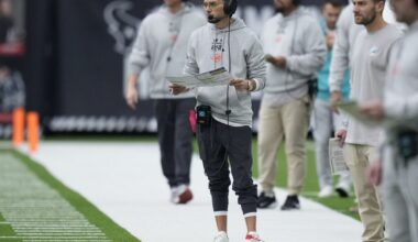 Chargers to hire ex-Dolphins coach Mike McDaniel as offensive chief