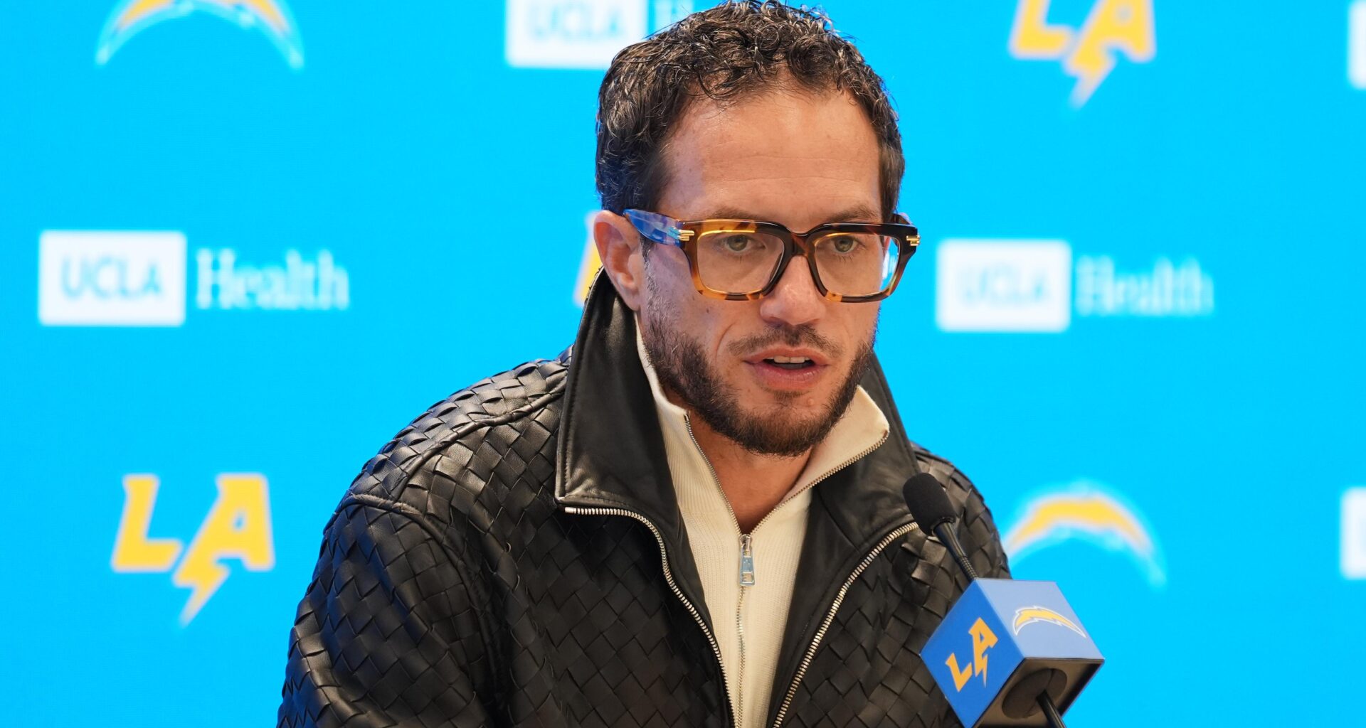 Mike McDaniel 'Geeked' to Work with Justin Herbert After Chargers OC Contract, Talks QB's Ceiling