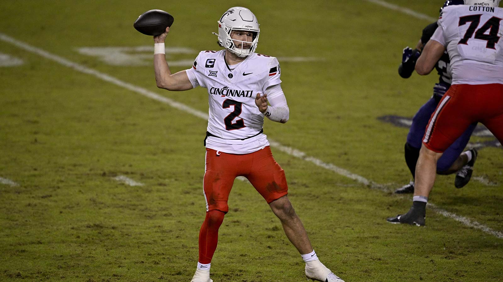 Cincinnati Bearcats quarterback Brendan Sorsby (2) drops back to pass against the TCU Horned Frogs during the first half at Amon G. Carter Stadium.