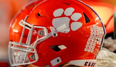Eagles predicted to pick up Clemson star in 2026 NFL mock draft image