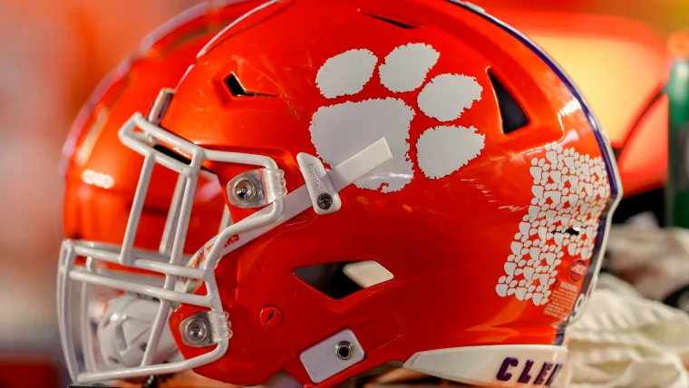 Eagles predicted to pick up Clemson star in 2026 NFL mock draft image