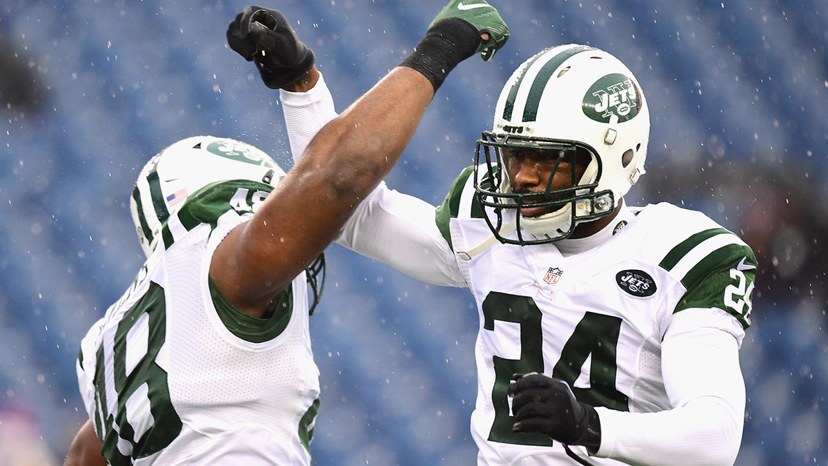 Darrelle Revis playing for the Jets
