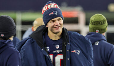 Drake Maye leading Patriots by prioritizing communication over humiliation – NBC Boston