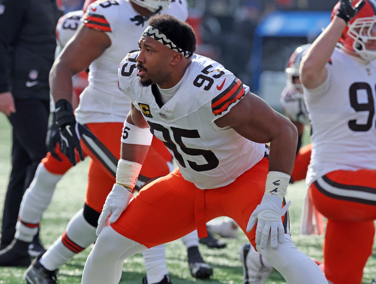 Browns defense terrific, Shedeur Sanders struggles – Terry Pluto’s Halftime Scribbles