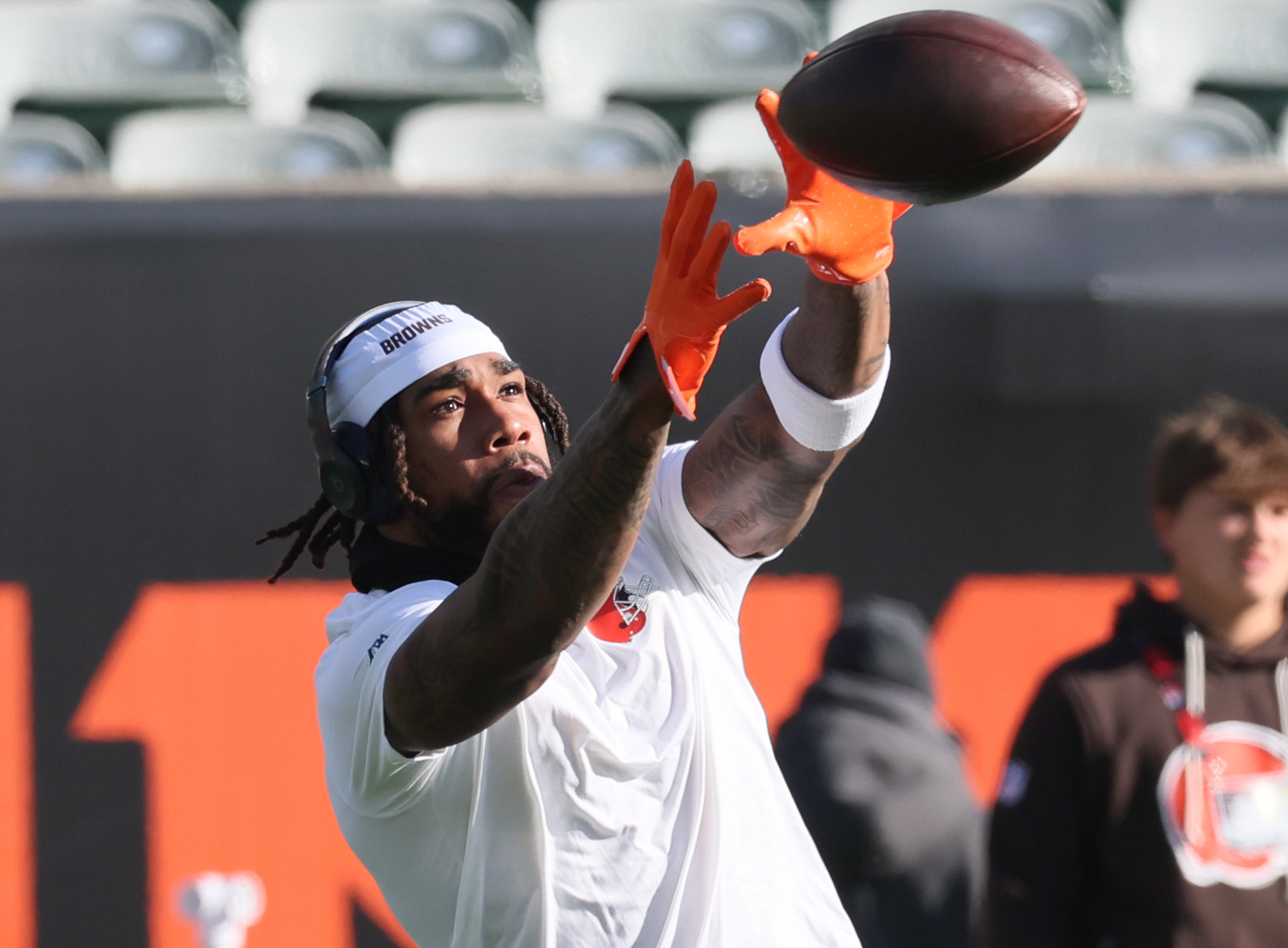 Cleveland Browns wide receiver Malachi Corley catches a pass in warm ups before their game against the Cincinnati Bengals.  