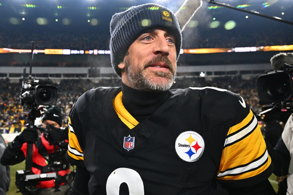 Aaron Rodgers back in playoffs after fulfilling Steelers' 'vision'