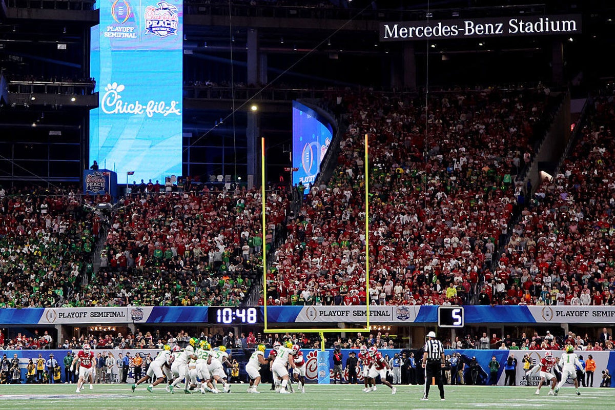 College football coaches recommend allowing players to play up to 9 games and use redshirt