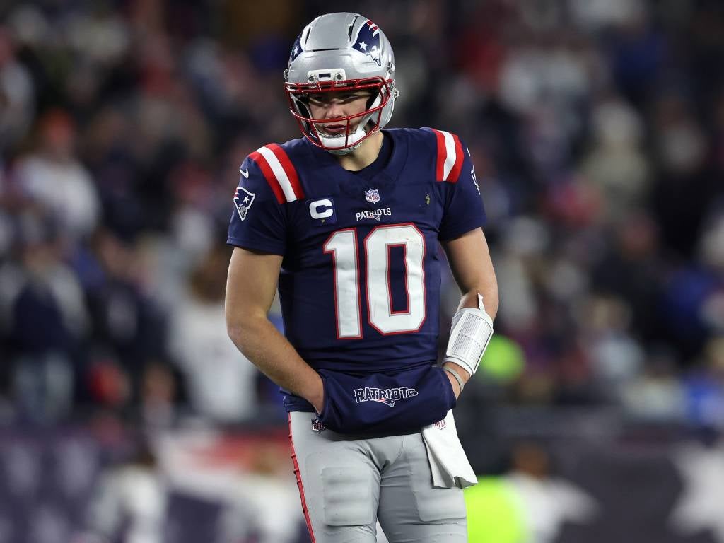 New report adds context to Drake Maye's shoulder issue - 98.5 The Sports Hub