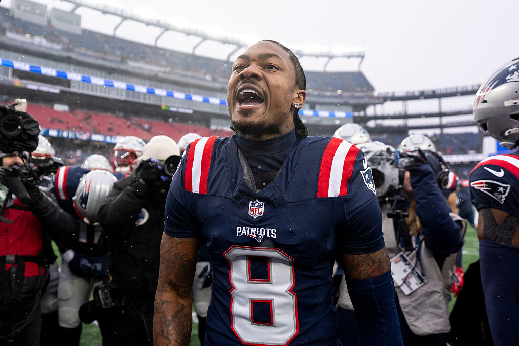 FOXBOROUGH, MASSACHUSETTS - JANUARY 18: Stefon Diggs #8 of the New England Patriots reacts as he leads a huddle prior to an NFC Divisional Playoff game against the Houston Texans at Gillette Stadium on January 18, 2026 in Foxborough, Massachusetts. (Photo by Michael Owens/Getty Images)