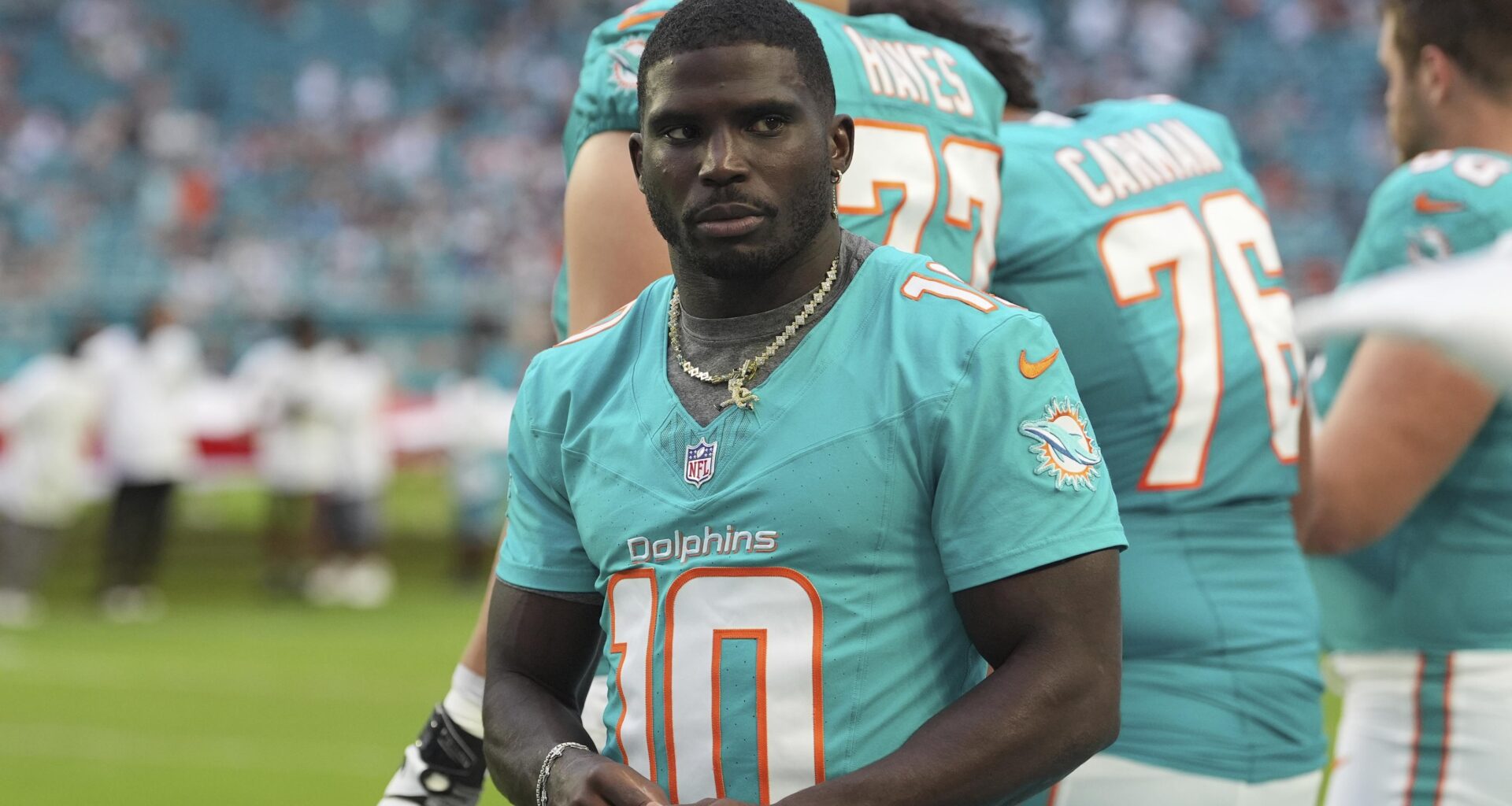 Tyreek Hill Claps Back at Fan Calling Him 'Lamest Dolphin Player All Time' for Praising Patriots