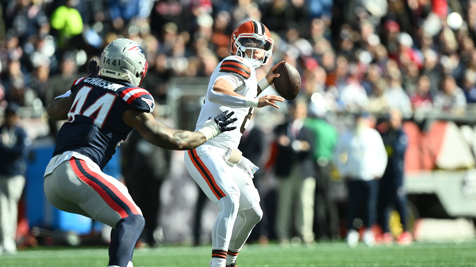 Cleveland Browns quarterback Dillon Gabriel (8) throws the ball defended by New England Patriots linebacker K'Lavon Chaisson (44) during the second quarter at Gillette Stadium.  
