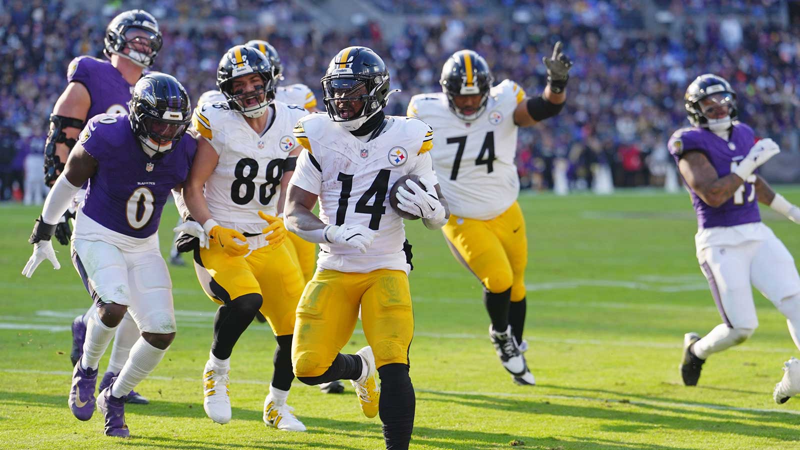 Pittsburgh Steelers running back Kenneth Gainwell (14) runs with the ball against the Baltimore Ravens for a touchdown during the first half at M&T Bank Stadium.