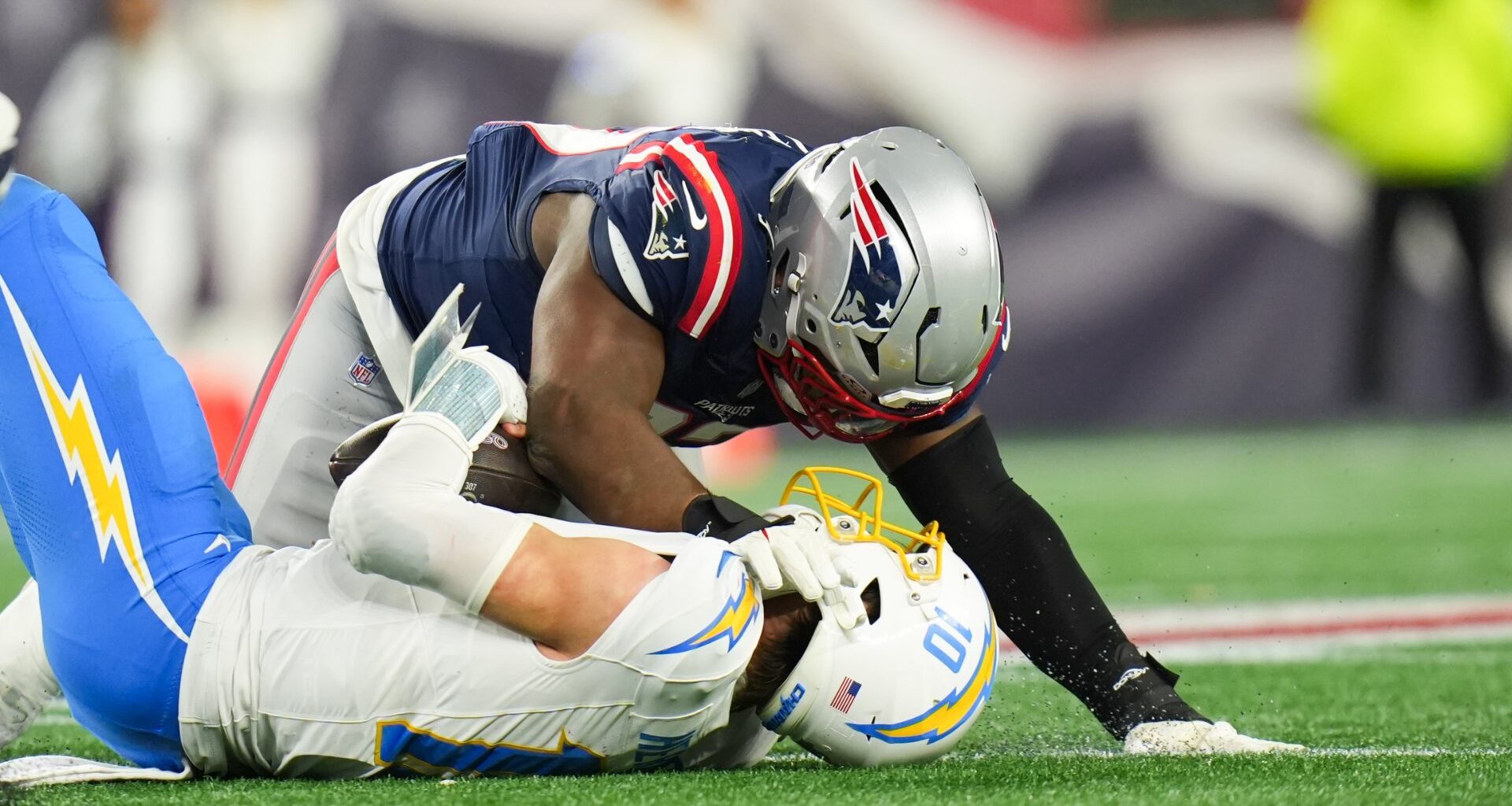 Former NFL QB Lauds Patriots Defense After Playoff Masterpiece Vs. Chargers