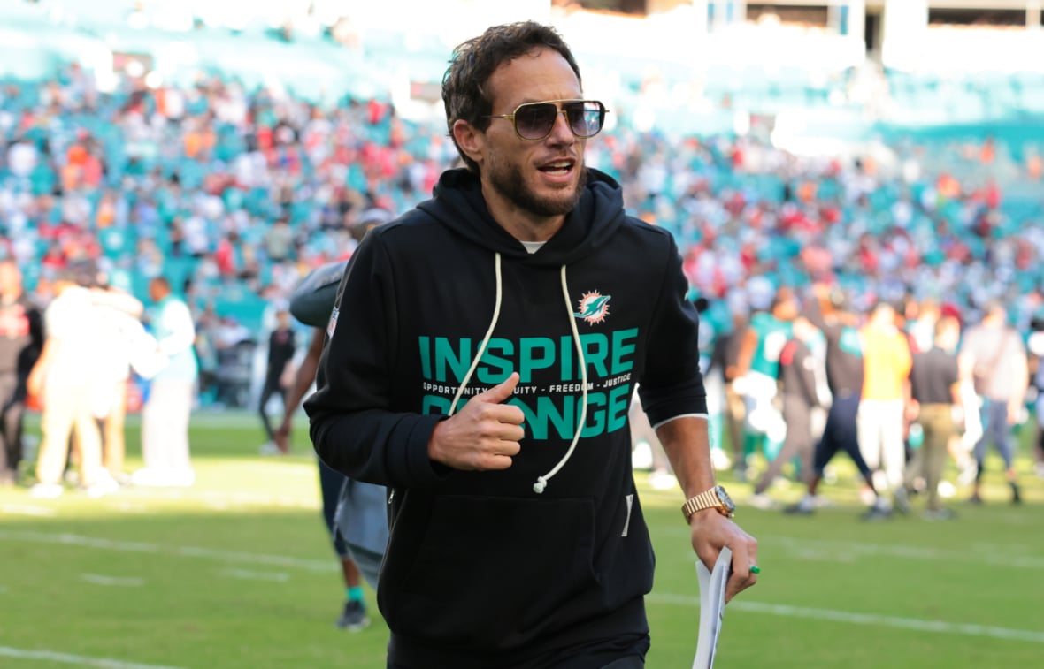 Rumors Suggest Mike McDaniel Rather Have Raiders Job Than Work With Josh Allen & Bills