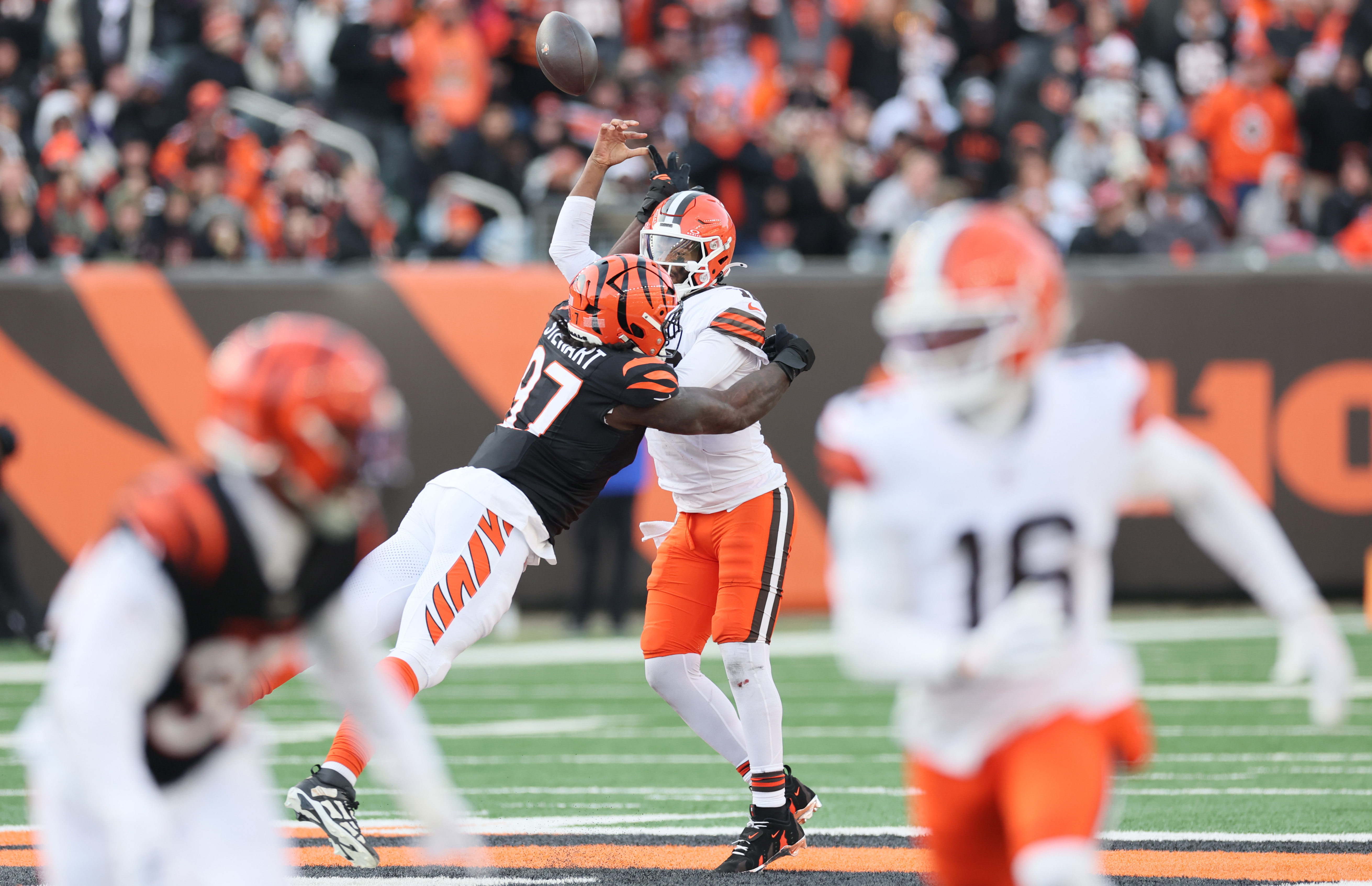 Cincinnati Bengals defensive end Shemar Stewart hits the throwing hand of Cleveland Browns quarterback Shedeur Sanders on a pass play that went incomplete in the second half. 