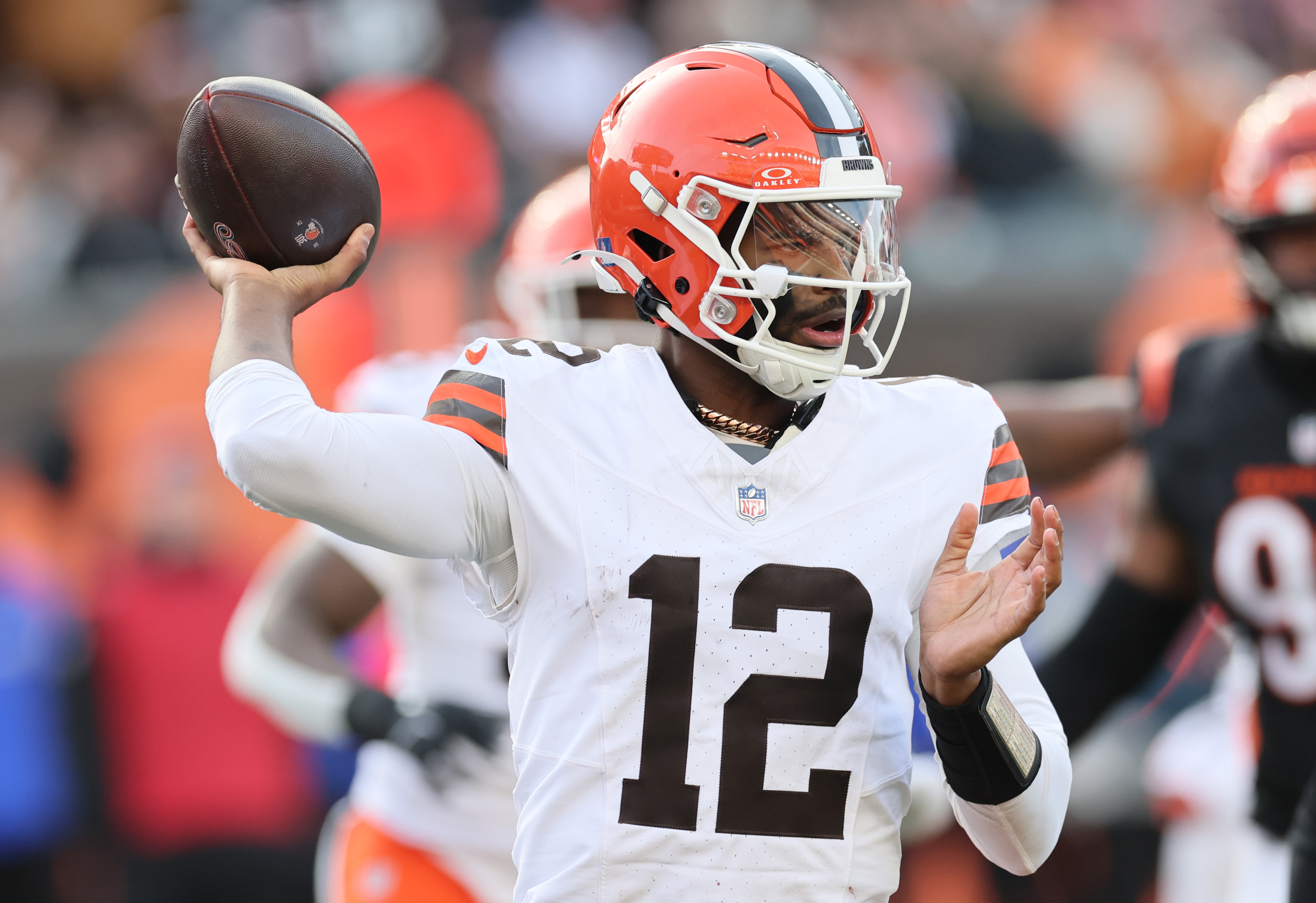 Cleveland Browns quarterback Shedeur Sanders throws a pass in the second half against the Cincinnati Bengals. 