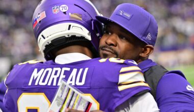 Should Brian Flores leave Minnesota?