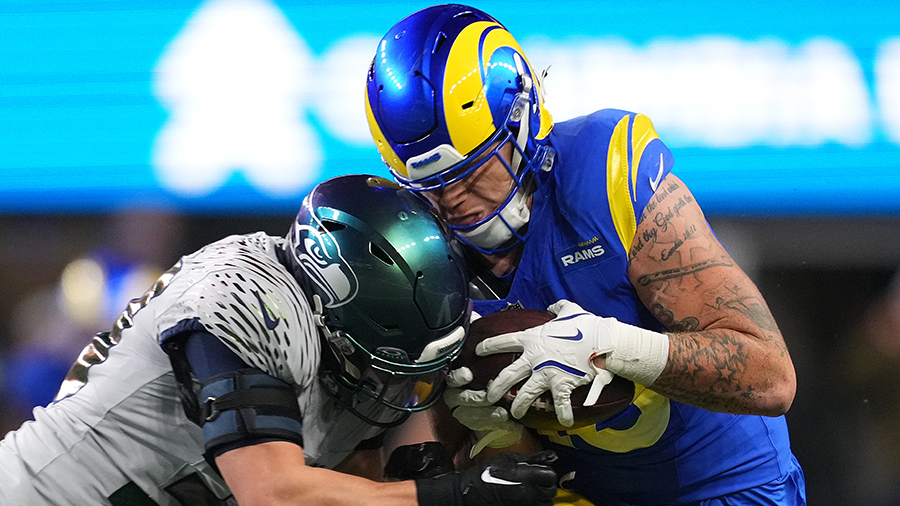 Seattle Seahawks Ty Okada hit Los Angeles Rams 2025...