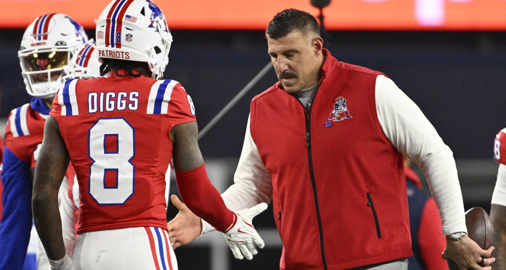 Former Patriots Star Reacts To NSFW Mike Vrabel, Stefon Diggs Exchange