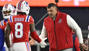 Former Patriots Star Reacts To NSFW Mike Vrabel, Stefon Diggs Exchange