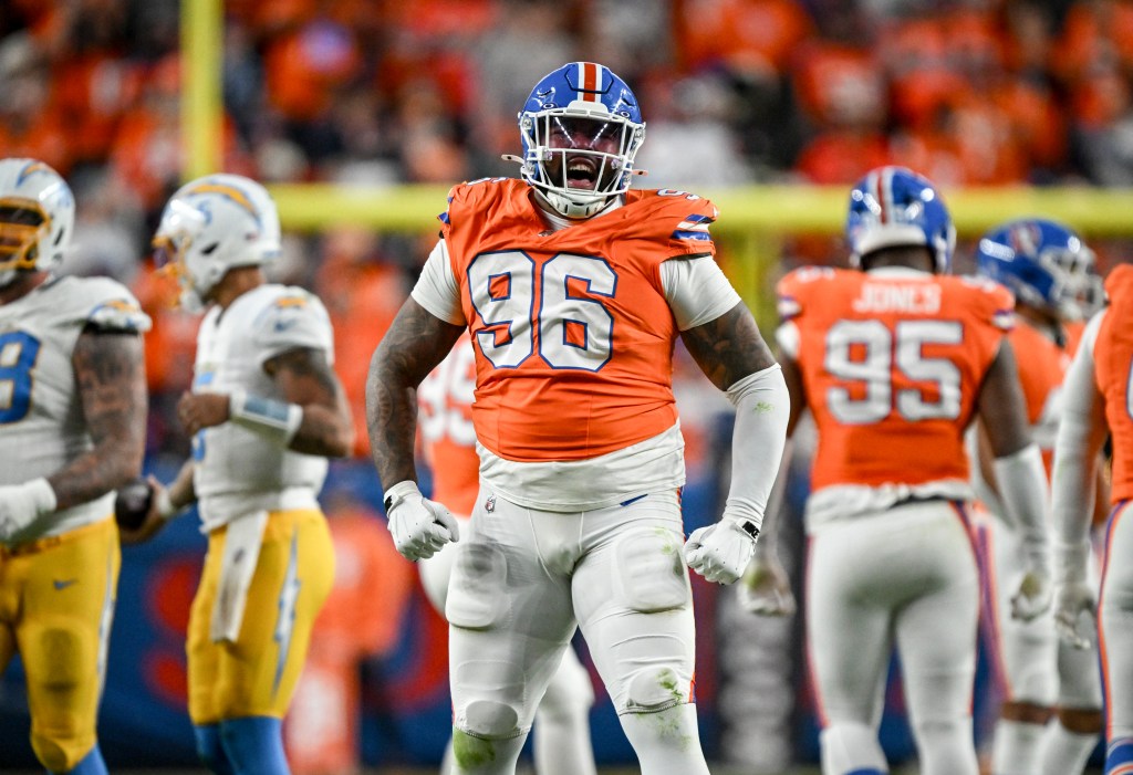 Denver Broncos beat Los Angeles Chargers 19-3 in NFL Week 18