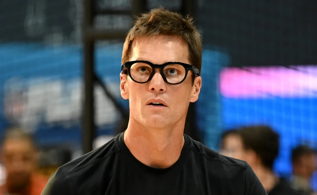 Tom Brady, Raiders miss out on five-time Super Bowl–winning coach candidate to surprising AFC team