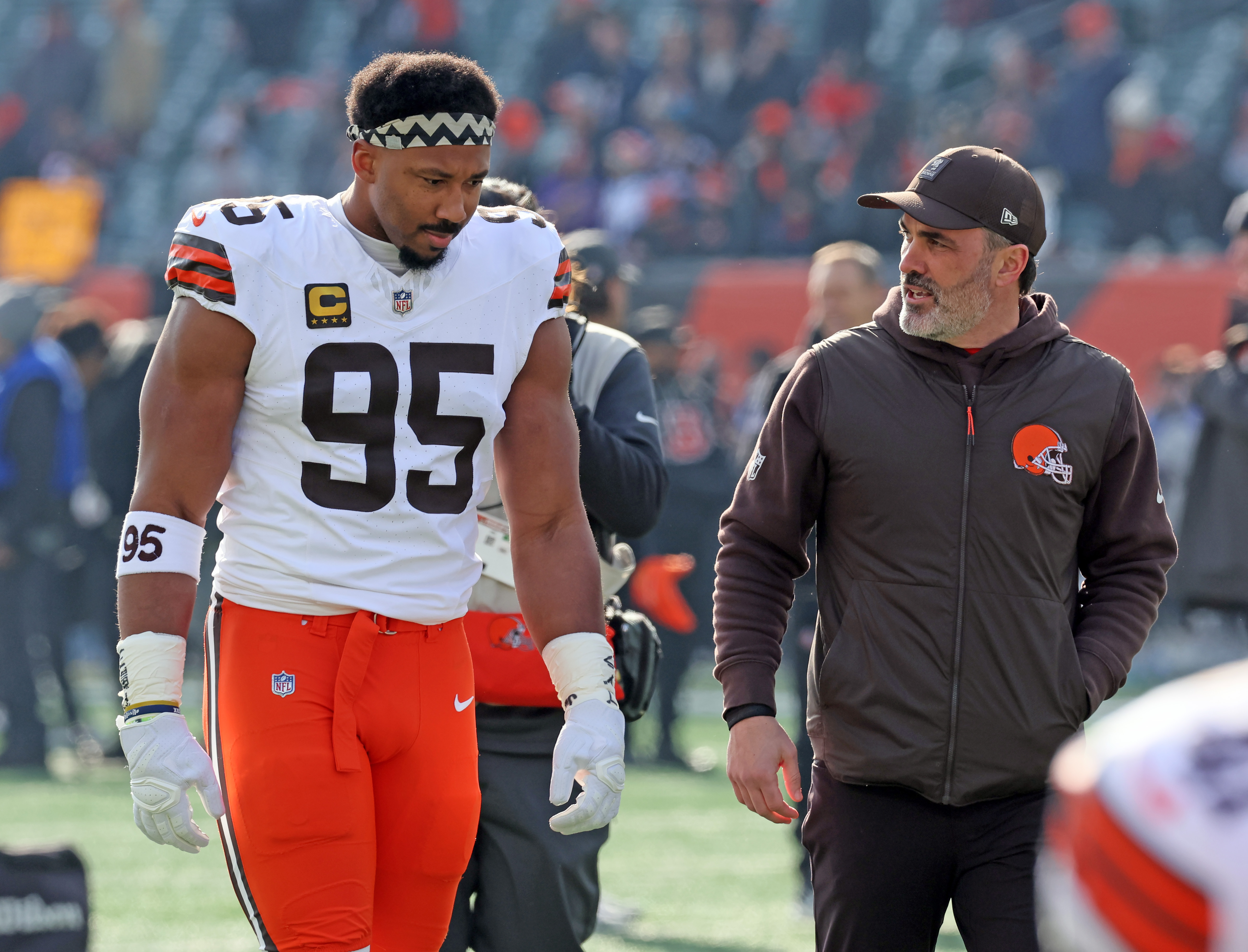 Cleveland Browns defensive end Myles Garrett and Cleveland Browns head coach Kevin Stefanski talk during warm ups before the game against the Cincinnati Bengals. 