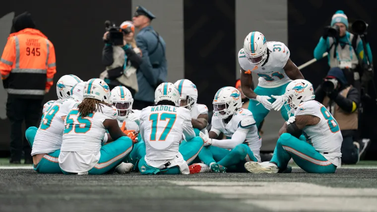 Dolphins breakout center named finalist for NFL's new best OL award image